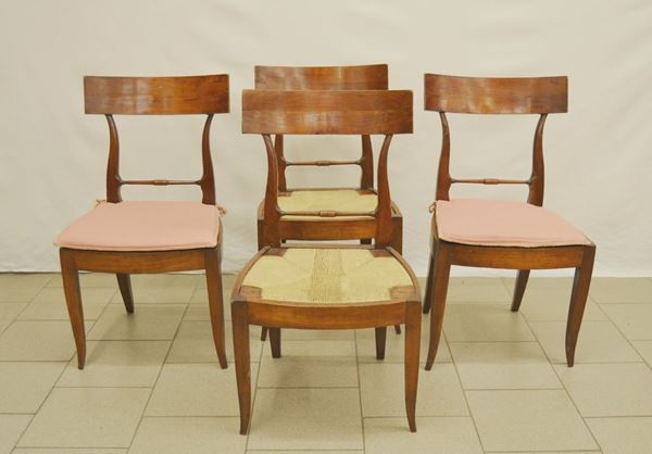 Quattro sedie, Toscana, sec. XIX, in ciliegio, spalliere a cartella, gambe a sciabola, una da restaurare