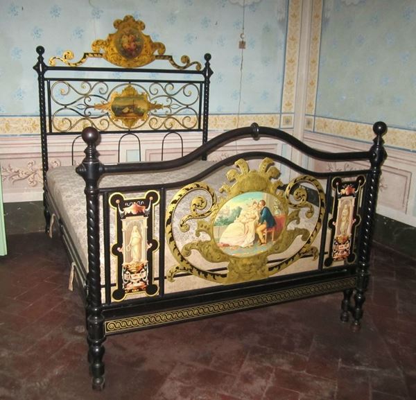 Letto, Napoli, sec. XVIII, in ferro battuto, decorato con SCENA GALANTE