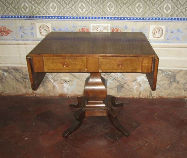 Tavolo a bandelle, Toscana, sec. XIX, in noce, a due cassetti, piedi mossi