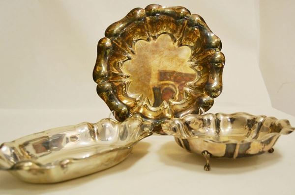Tre vaschette in argento di varie forme, g 945 (3)