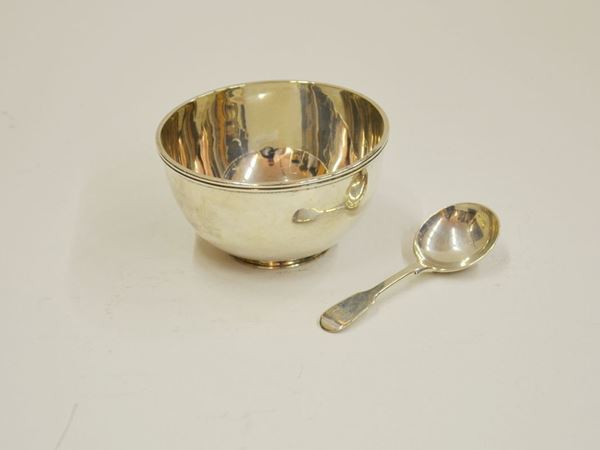 Coppetta, Londra, inizi sec. XX, in argento di forma circolare completa di  cucchiaino, g 164