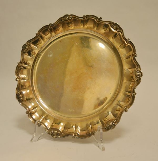 Vassoio di forma rotonda in argento bordo smerlato g 436, diam. cm 25