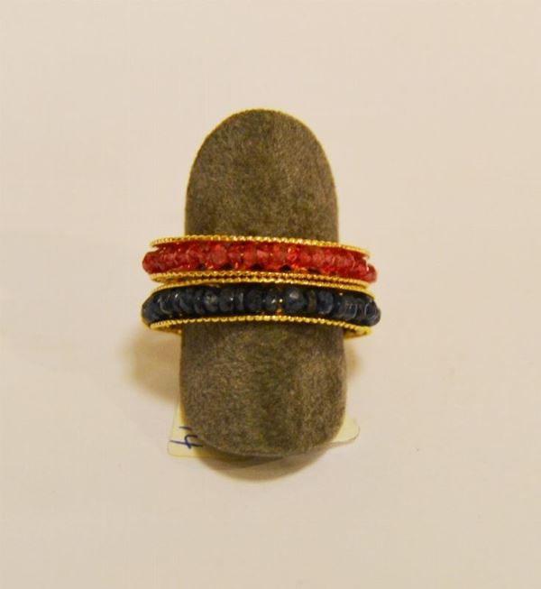 Due anelli in oro giallo con pietre preziose, g 5  - Asta Gioielli, Argenti, Design, Mobili, Oggetti d'arte, Dipinti ed Arte Orientale - Poggio Bracciolini Casa d'Aste