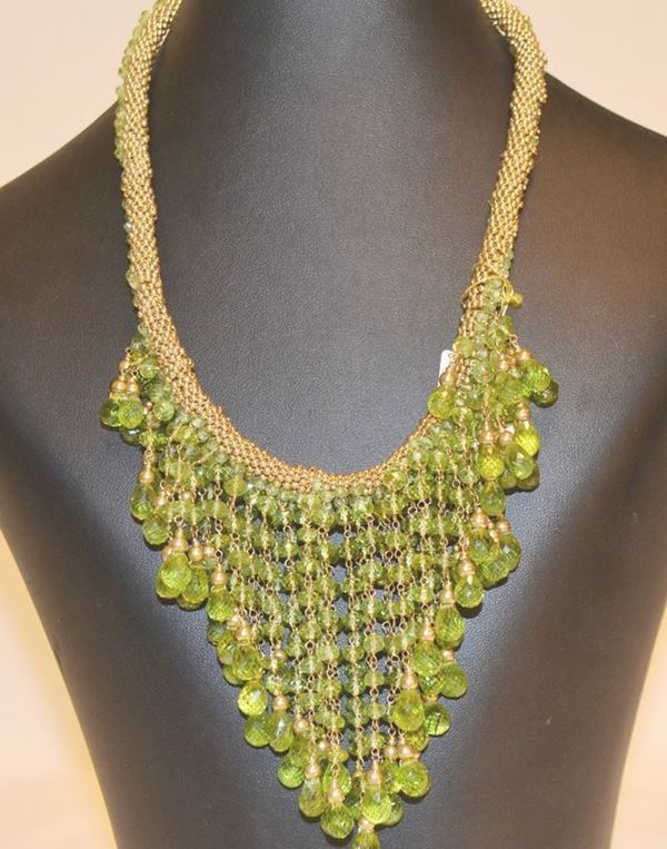 Girocollo, in oro giallo realizzato a piccole sfere e pendenti di Peridot, g 126