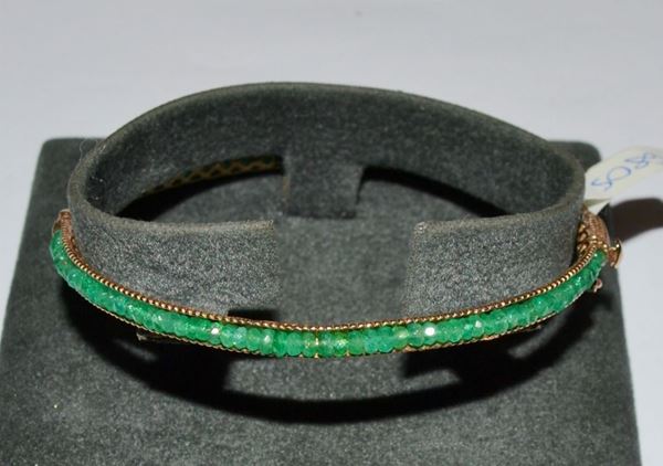 Bracciale rigido, in oro giallo decorato con smeraldi, g 8,9