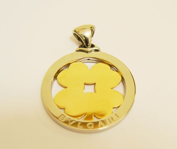Pendente,  a firma bulgari  con quadrifoglio in oro giallo e scatola originale