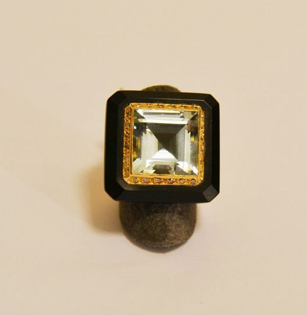 Anello in oro giallo con acquamarina g 19,30  - Asta Gioielli, Argenti, Design, Mobili, Oggetti d'arte, Dipinti ed Arte Orientale - Poggio Bracciolini Casa d'Aste