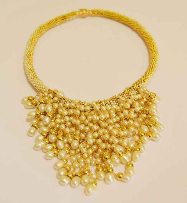 Girocollo in oro giallo a piccole sfere e perle pendenti g 81,5