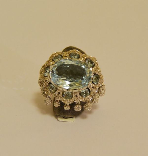 Anello in oro bianco con topazio azzurro e brillantini g 23,60