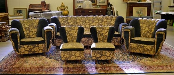 Divano, due poltrone e due poltroncine, anni '50, imbottiti e ricoperti in stoffa a fiori ( 5 )