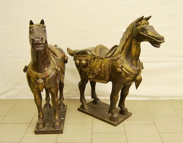 Due sculture, sec. XX, in legno policromo, CAVALLI, alt. cm 103 ( 2 )