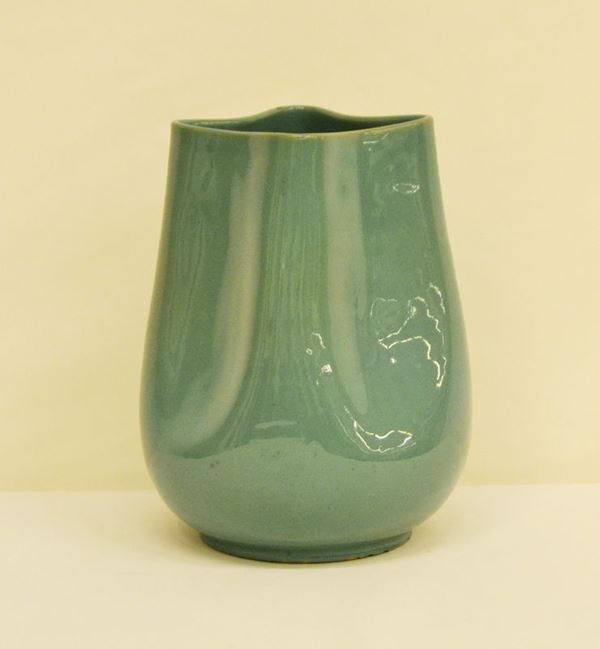 Vaso polilobato, in maiolica, manifattura Fornaci San Lorenzo 1939/1944, alt. cm 25, bollo della manifattura sul fondo