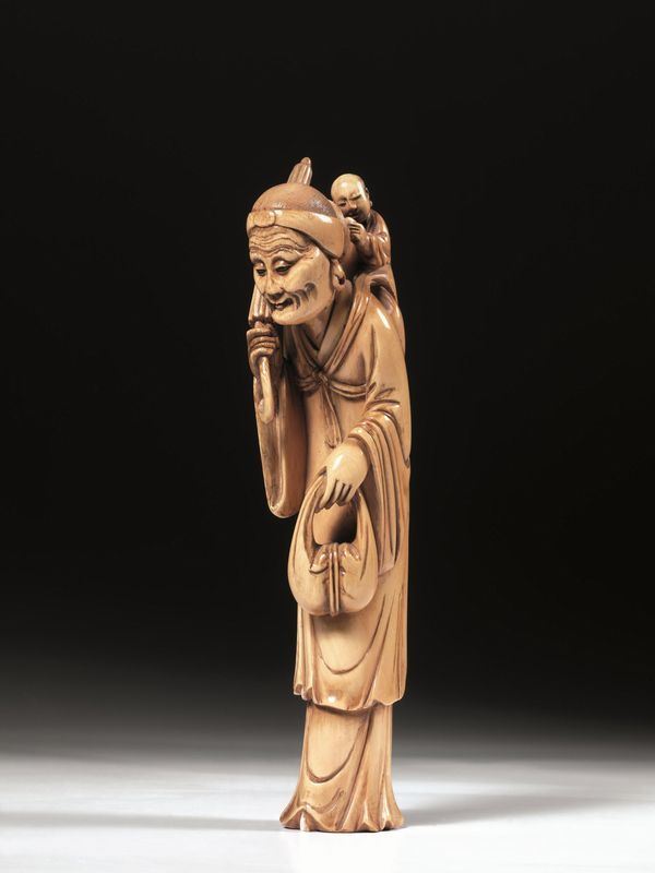 Figura Cina, inizi sec. XX, in avorio, raffigurante donna con bambino e ombrello, alt. cm 23