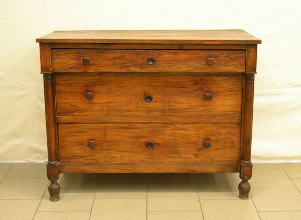 Cassettone, Toscana, sec. XIX, in noce, a tre cassetti, colonne frontali, cm 118x55x90