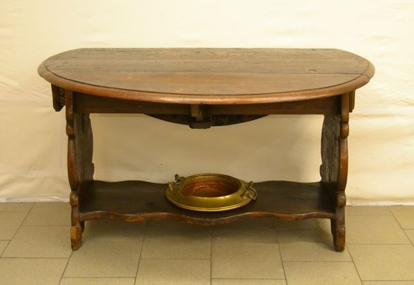Tavolo, Toscana, fine sec. XVII, in castagno, alette laterali, due cassetti, sottopiano sagomato, gambe a vaso, cm 140x56x80