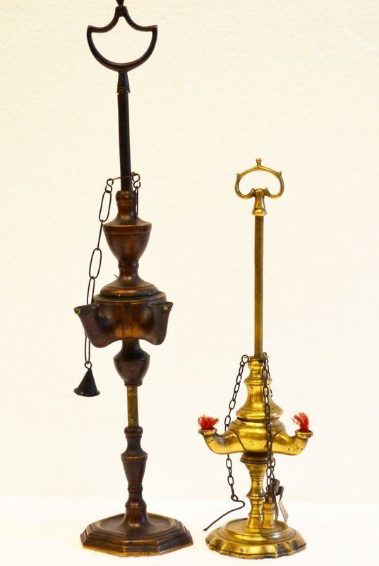 Due lucerne fiorentine, alt. cm 26,5 e cm 37  - Asta Gioielli, Argenti, Design, Mobili, Oggetti d'arte, Dipinti ed Arte Orientale - Poggio Bracciolini Casa d'Aste