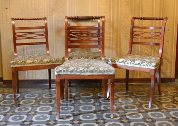 Quattro sedie, Toscana, sec. XIX, in ciliegio, seduta imbottita e ricoperta in velluto (4)
