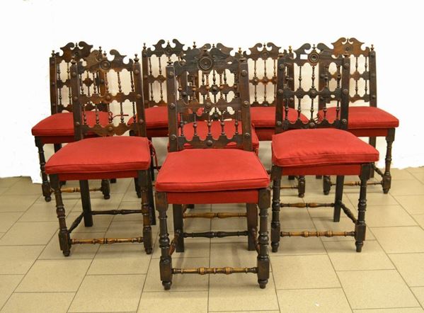Otto sedie a rocchetto, Toscana, sec. XVIII, in noce, spalliere a birilli, completi di cuscini, piccole mancanze, tutte diverse fra loro ( 8 )