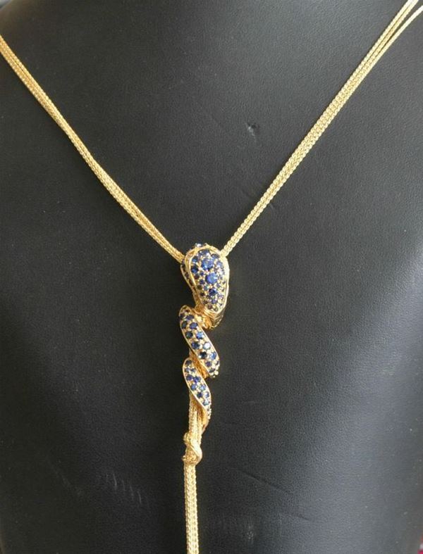   Collana in oro giallo  con elemento realizzato a forma di serpente decorato 