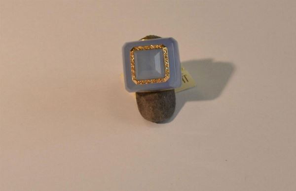  Anello in oro giallo con calcedonio e brillanti g 21,4 