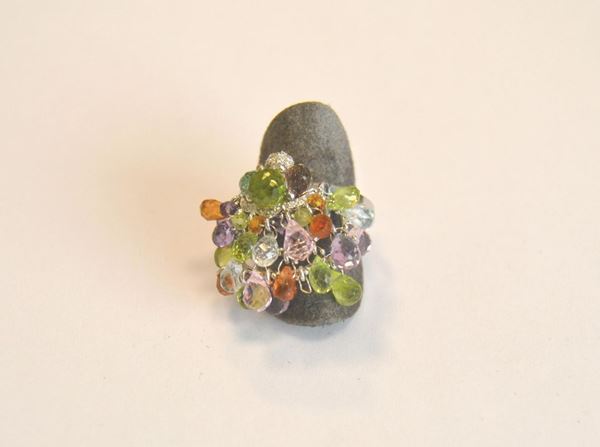 Anello in oro bianco con pietre mix g 8,3 Inv.17