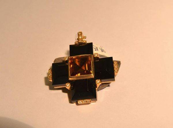  Pendente in oro giallo ,onice, quarzo citrino e brillanti a forma di croce g 15