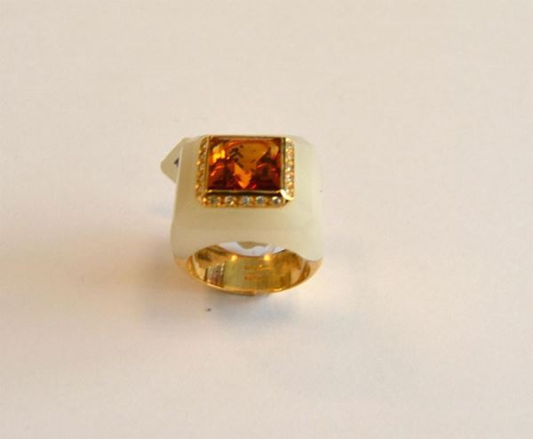 Anello in oro giallo con calcedonio, quarzo citrino e brillanti g 14,7 INV. 68