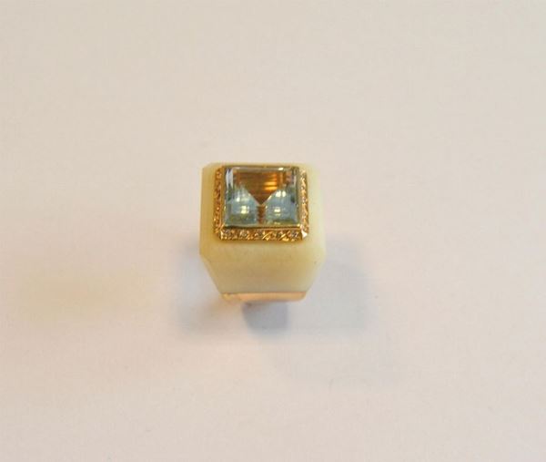  Anello in oro giallo , calcedonio bianco e ametista contornato da brillanti g 22 
