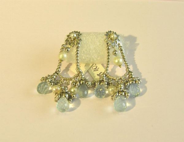  Paio di orecchini pendenti in oro bianco ,perle e acquamarine g 10,5