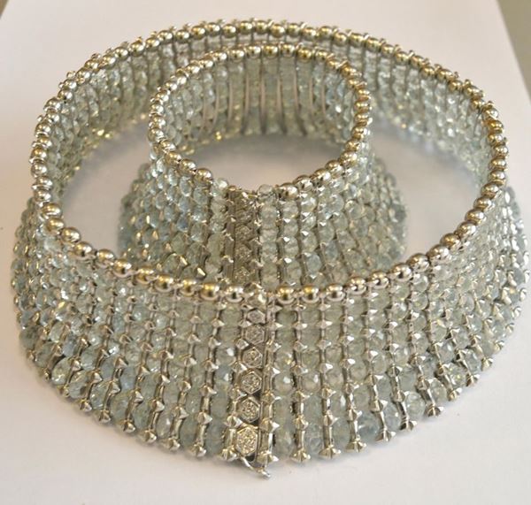  Collana girocollo in oro bianco titolo 375 con sfere di acquamarina        
