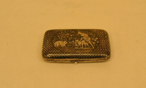 Portasigarette rettangolare in argento lavorato a niello con la figura di un cacciatore con cane e lepre , fine sec. XIX  g 8