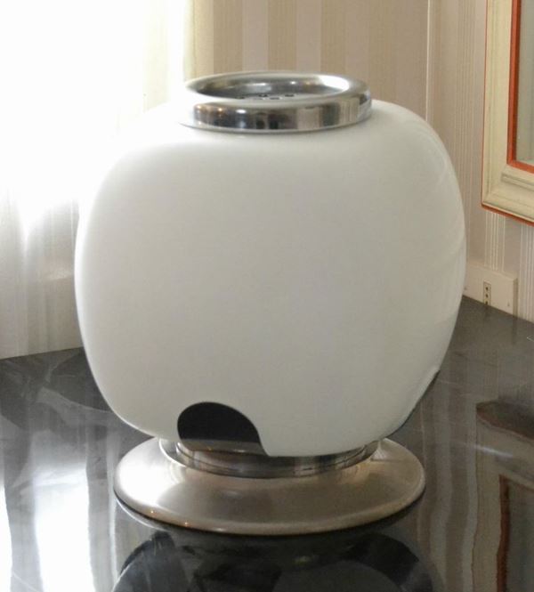  Lume da tavolo, anni 70, in vetro e metallo, cm 39x34   - Asta Gioielli, Argenti, Modernariato, Dipinti, Mobili e Oggetti d'Arte - Poggio Bracciolini Casa d'Aste