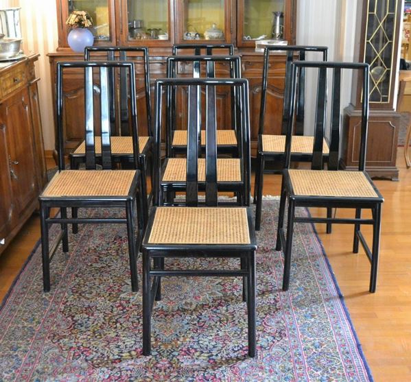  Otto sedie, anni 80, design Montina, in legno laccato e seduta in cannettÃ¨ 