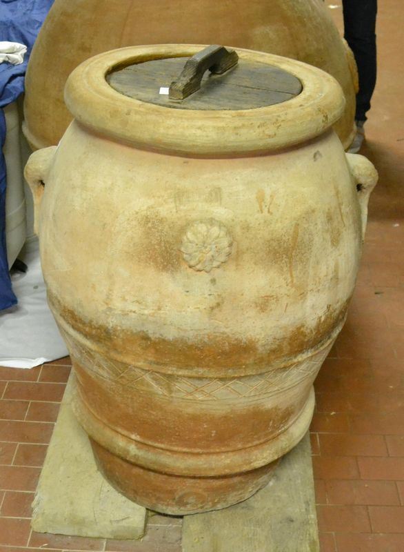  Orcio, sec. XX, in terracotta, manifattura Agresti Impruneta, alt. cm 80, diam. cm 62 