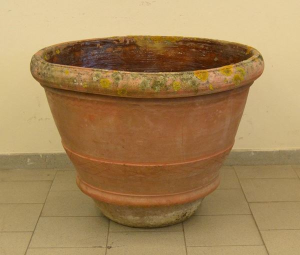  Conca, sec. XIX, in terracotta, cm 95x70, piccoli difetti 