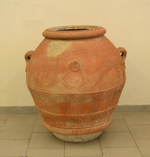  Orcio, sec. XIX, in terracotta, manifattura Ricceri, con stemma e due manici, cm 85x92 