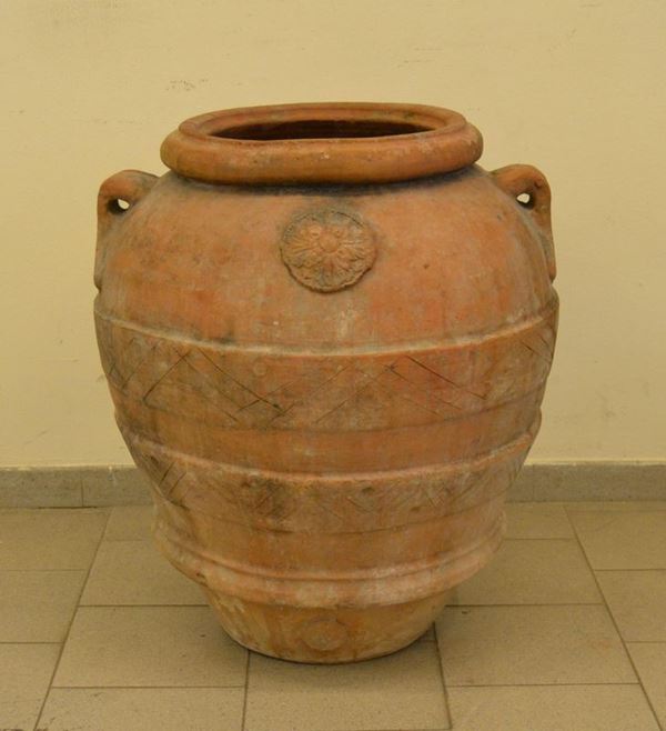  Orcio, sec. XIX, in terracotta, con stemma e due manici, cm 70x85 
