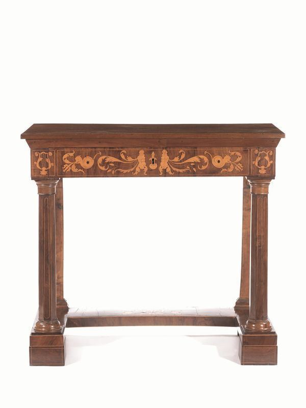  Console, prima metÃ  sec. XIX,  in mogano intarsiato in acero, piano rettangolare, fascia decorata da motivi fitomorfi con un cassetto, sostegni torniti a colonna, sottopiano sagomato, piedi a plinto, cm 110x53x101