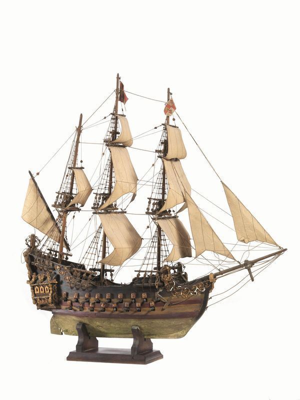  Modellino di galeone, sec. XX,  in legno dipinto con vele distese e cannoni che escono dai boccaporti, alt. cm 83, lung. cm 80