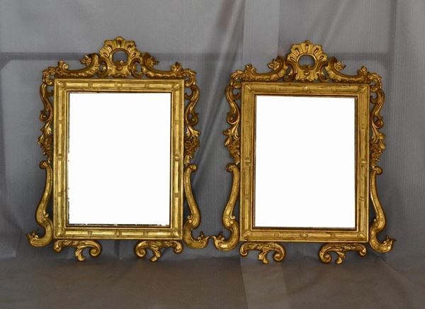  Coppia di specchiere, inizi sec. XX, entro cornice in legno dorato e intagliato, cm 81x115 ( 2 )                                    