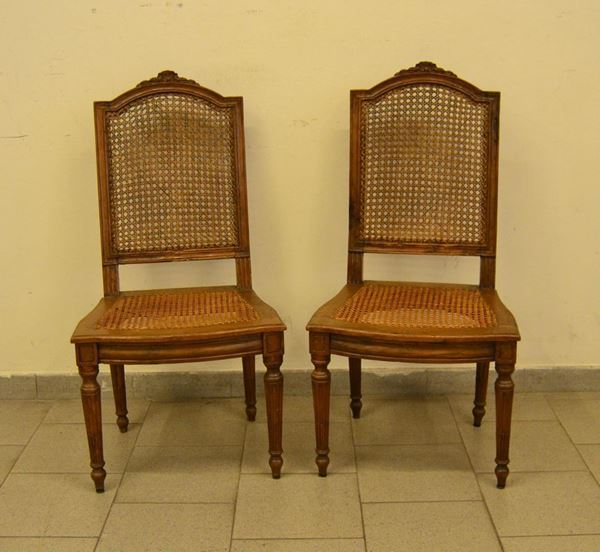  Coppia di sedie, Lombardia, sec. XVIII, in noce, con sedute e schienali in cannettÃ¨, gambe scanalate, alt. cm 98 ( 2 ) 