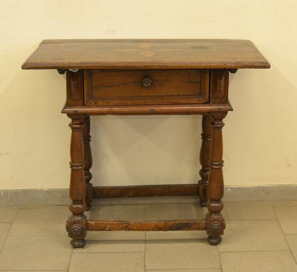  Tavolo da parete, Lombardia, sec. XVIII, in noce, piano intarsiato, un cassetto, gambe tornite, cm 94x52x80, restauri 