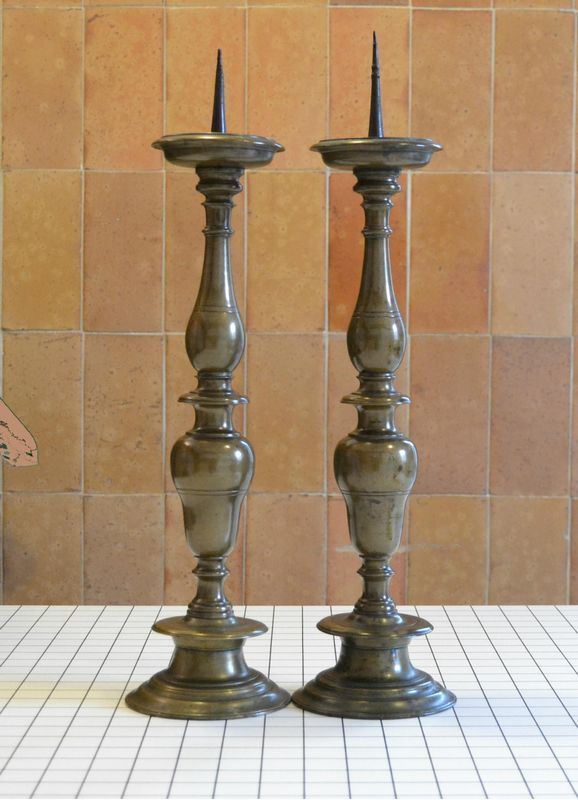  Coppia di candelieri, Toscana, sec. XVIII, in bronzo, alt. cm 55 ( 2 ) 