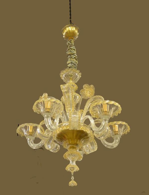  Lampadario, sec. XX, in vetro di murano, a cinque bracci, decorato a foglie e fiori, alt. cm 110 