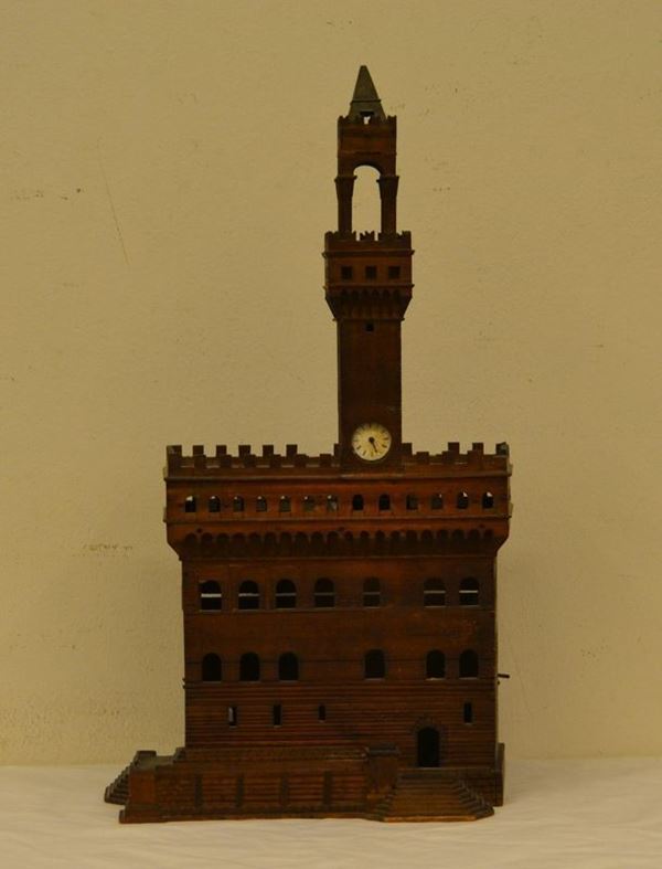  Modellino di PALAZZO VECCHIO, inizi sec. XX, in legno, cm 35x31x65                               