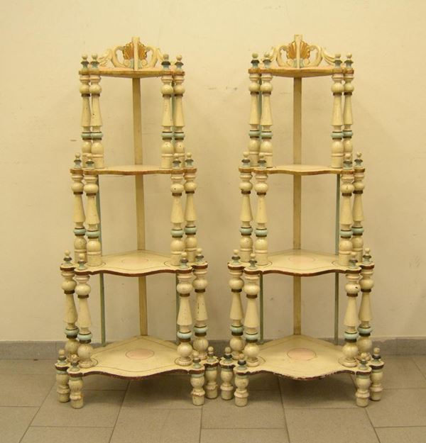  Due etagere, sec. XIX, in legno laccato bianco, quattro ripiani, colonne lavorate, alt. cm 136, piccoli difetti ( 2 )  