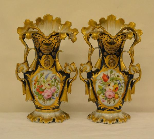  Coppia di vasi, Toscana, sec. XIX, in porcellana dipinta a FIORI, alt. cm 36 ( 2 ) 