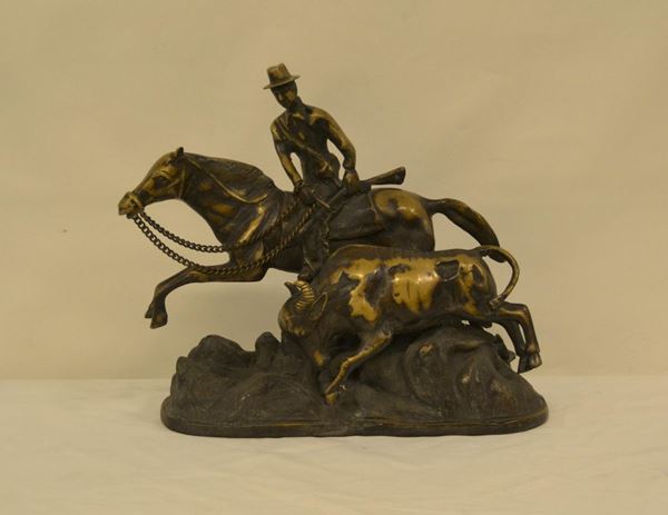  Scultura, sec. XX, CACCIA AL BISONTE, in bronzo, cm 42x14x34                                        
