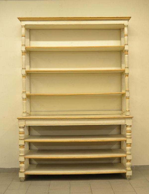  Libreria a due corpi, sec. XIX, in legno laccato, con vani a giorno, cm 179x52x260                                                       