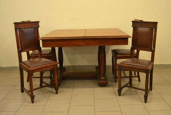  Tavolo rettangolare e quattro sedie, sec. XX, in noce, con piano allungabile e quattro colonne ( 5 ) 